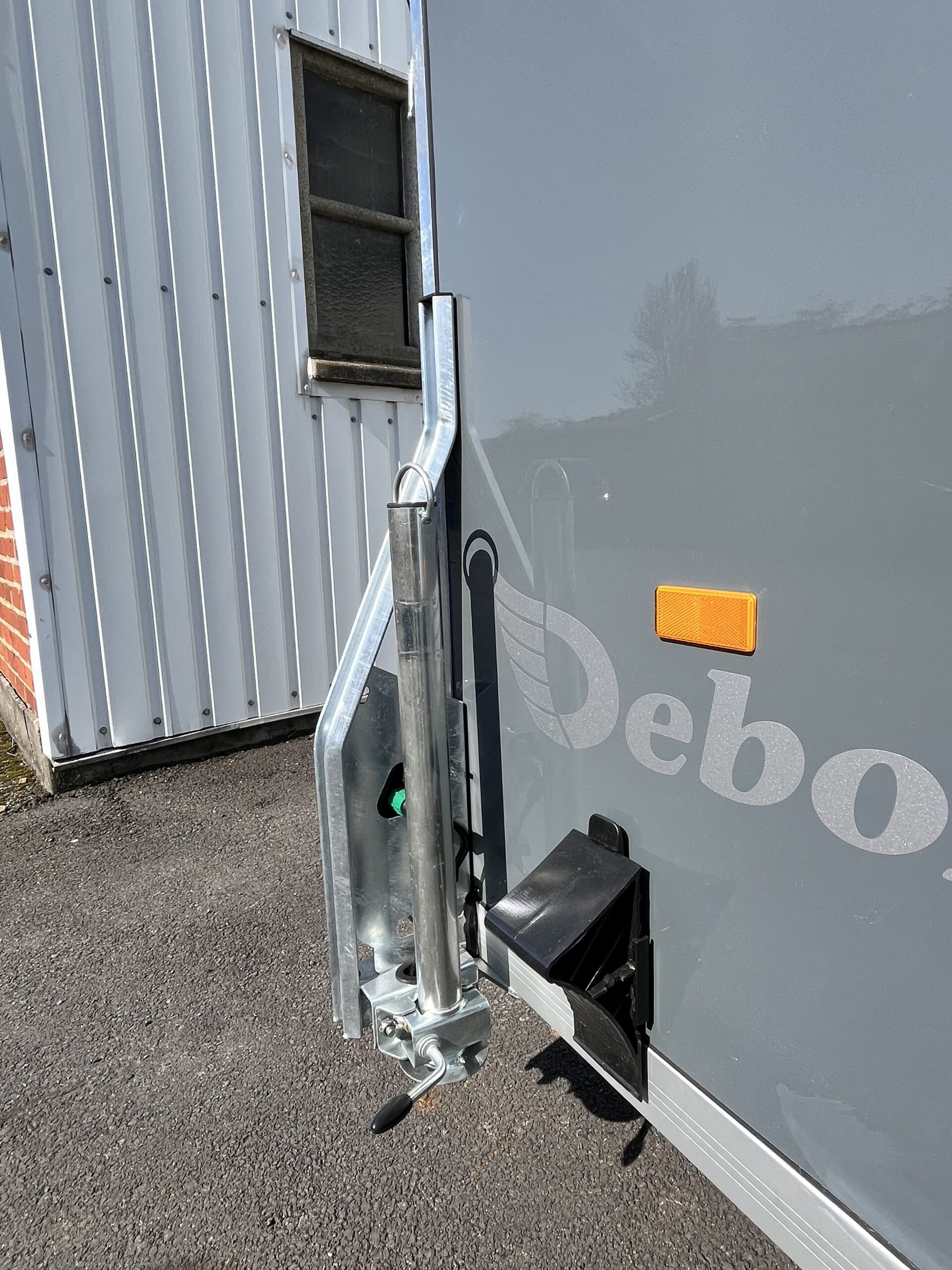 debon cargo 13006